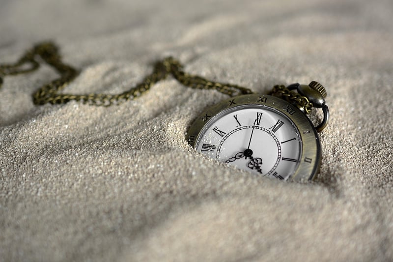 Time-hopping Sagas